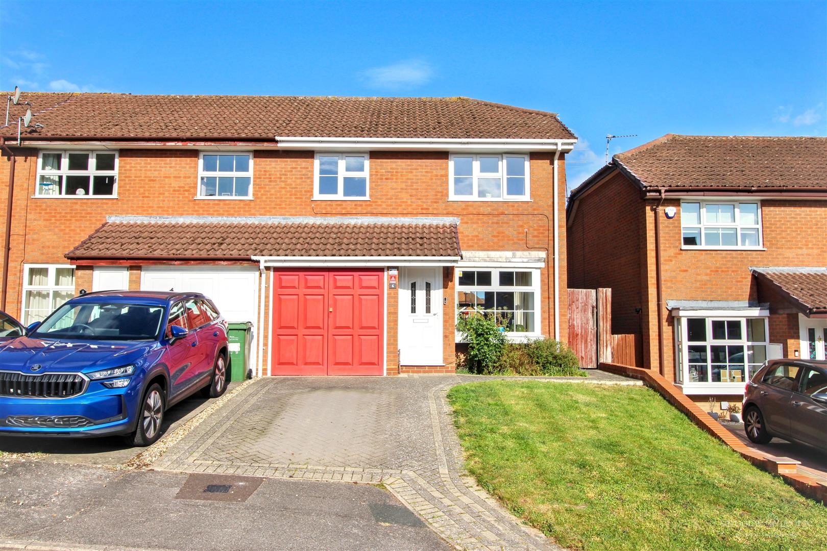 3 bed property in Hawley Close, Reading